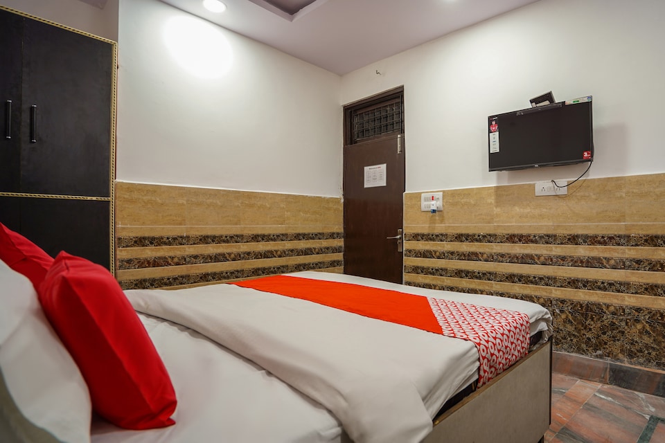 Oyo 60970 Crystal Cottage Oyo Rooms Noida Book 816 Oyo