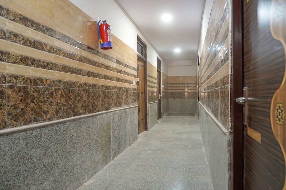 Hotel O Crystal Cottage, Noida Expressway SEZ, Noida