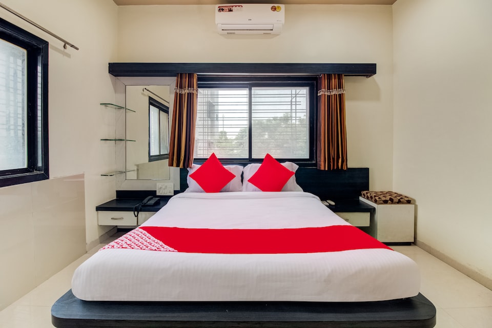 OYO 60980 Hotel Adarsh Lodge, Nandurbar, Nandurbar
