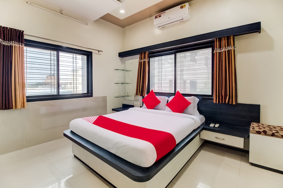 OYO 60980 Hotel Adarsh Lodge, Nandurbar, Nandurbar