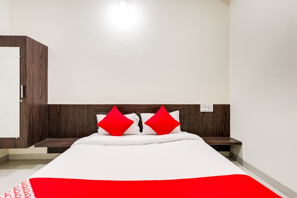 OYO 60982 Hotel Vinayak Residency, Dhamnod, Maheshwar
