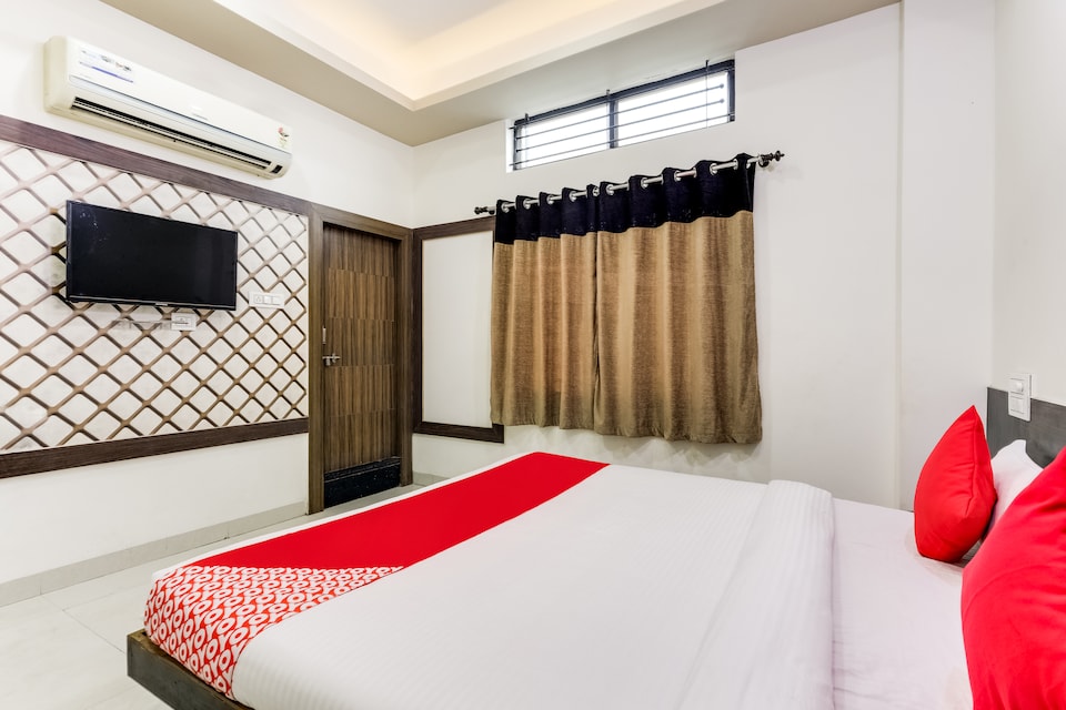 OYO 60982 Hotel Vinayak Residency, Dhamnod, Maheshwar