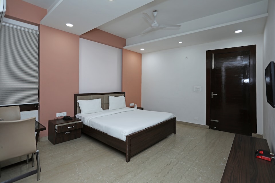 SPOT ON 60991 Chandan Guest House, Cantt, Varanasi