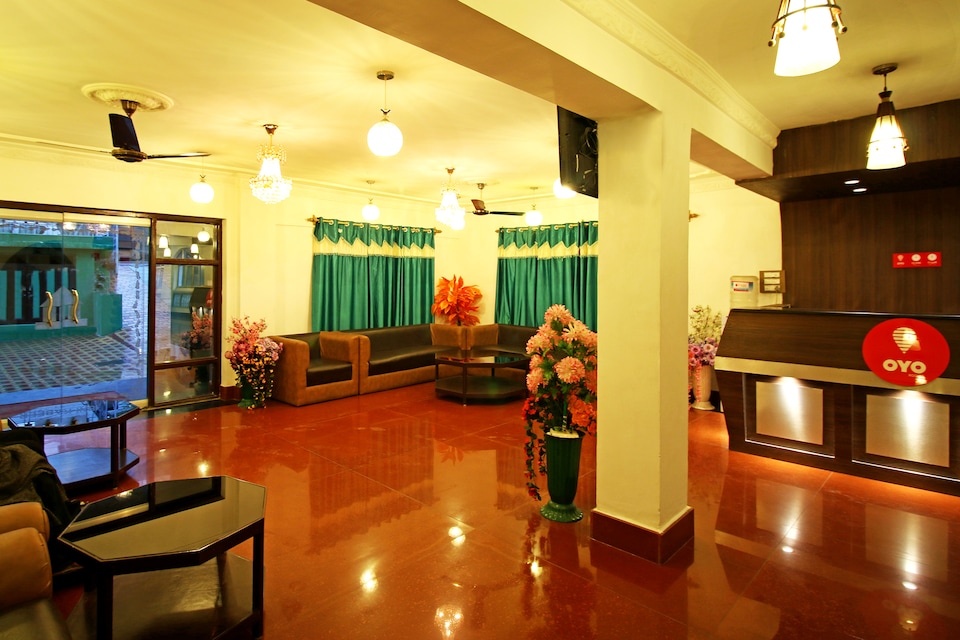 Capital O 4973 Hotel Ibni Kabeer, Rajbagh Srinagar, Srinagar