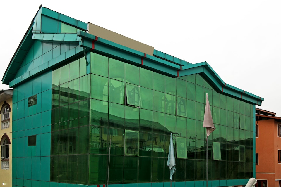 Capital O 4973 Hotel Ibni Kabeer, Rajbagh Srinagar, Srinagar
