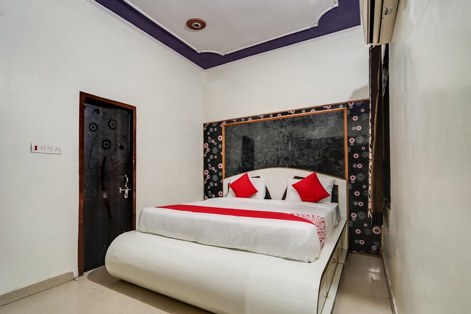 OYO Om Hotel, Behror, Behror