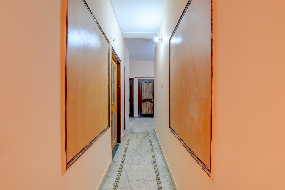 OYO 61094 Hotel Deep Inn, Sigra, Varanasi