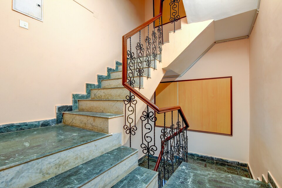 OYO 61094 Hotel Deep Inn, Sigra, Varanasi