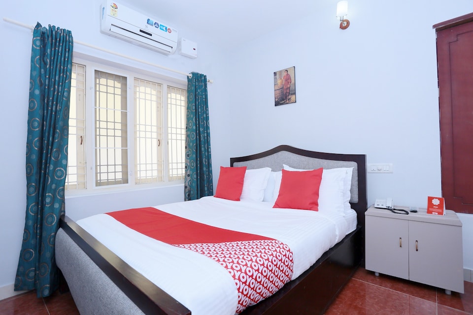 OYO 61111 Royale Suites, Thampanoor Trivandrum, Trivandrum