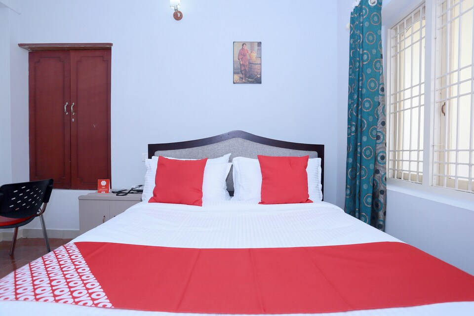 OYO 61111 Royale Suites, Thampanoor Trivandrum, Trivandrum