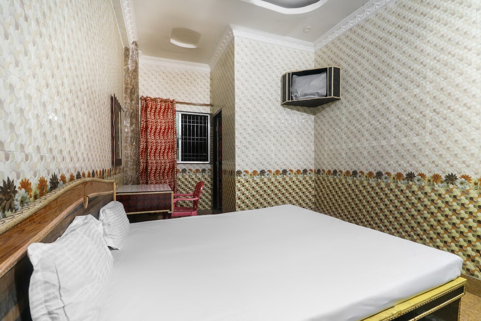 SPOT ON 61112 Ranjit Rest House, Giridih, Giridih