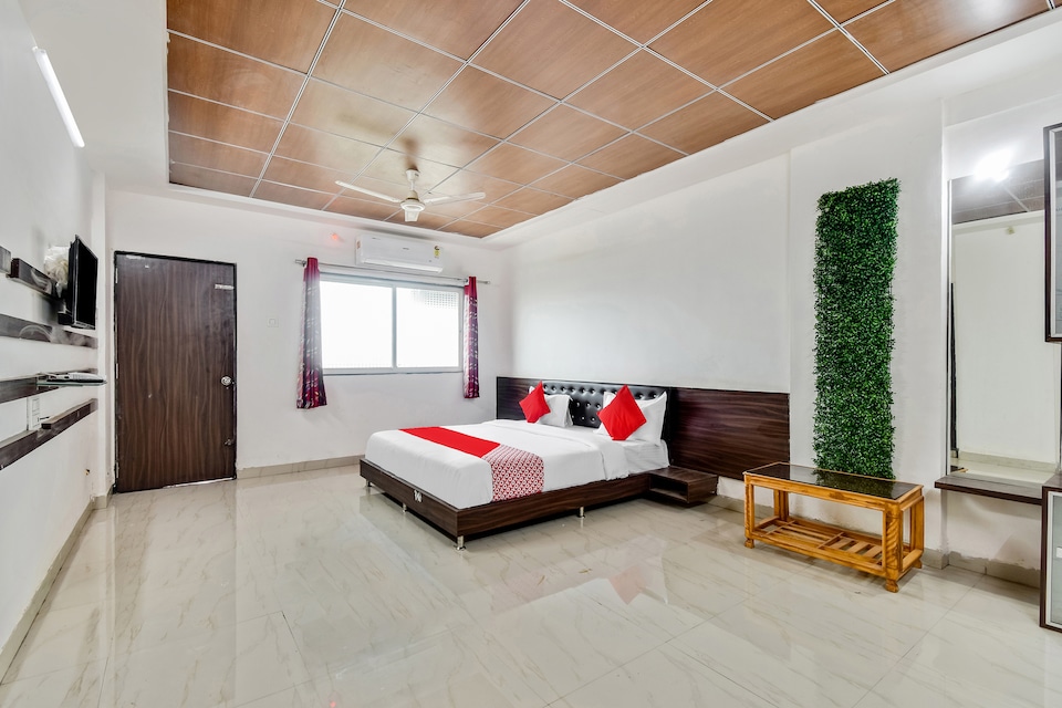 OYO 61129 Hotel Atithi Executive, Osmanabad, उस्मानाबाद