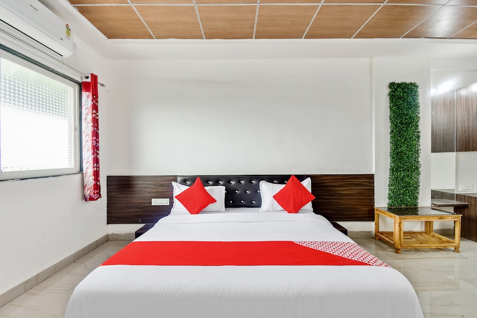 OYO 61129 Hotel Atithi Executive, Osmanabad, उस्मानाबाद