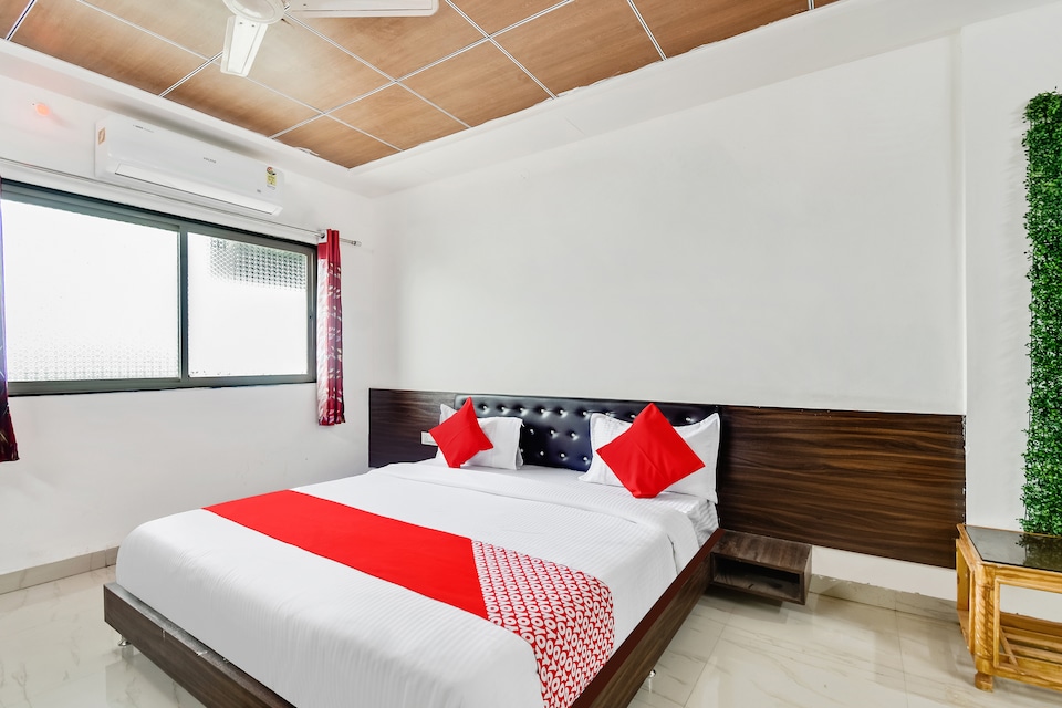OYO 61129 Hotel Atithi Executive, Osmanabad, उस्मानाबाद