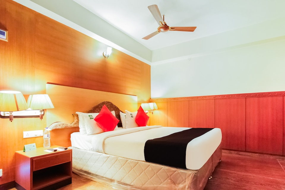 Capital O 61144 Hotel Raj, Thoothukudi City center, Tuticorin