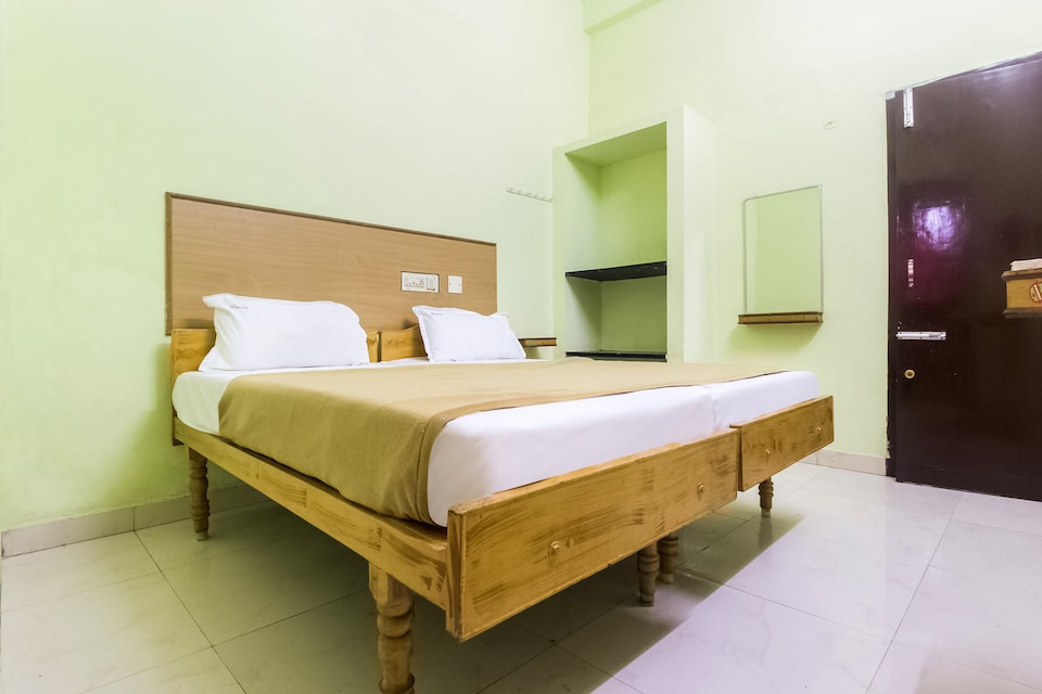 SPOT ON 61149 Hotel Sivanthi, Thoothukudi City center, Tuticorin