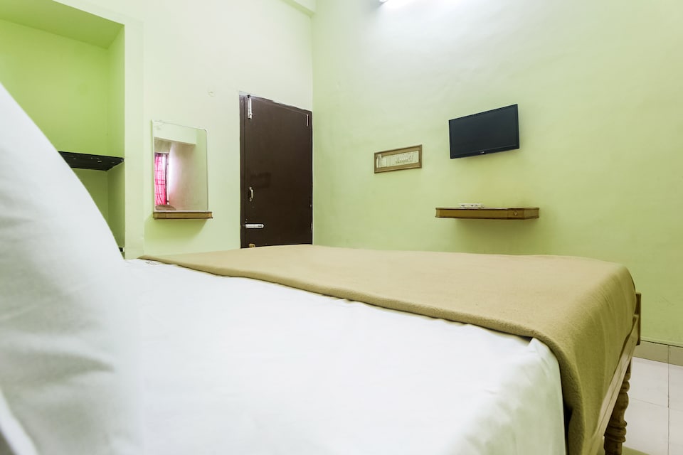SPOT ON 61149 Hotel Sivanthi, Thoothukudi City center, Tuticorin