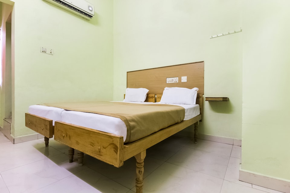 SPOT ON 61149 Hotel Sivanthi, Thoothukudi City center, Tuticorin
