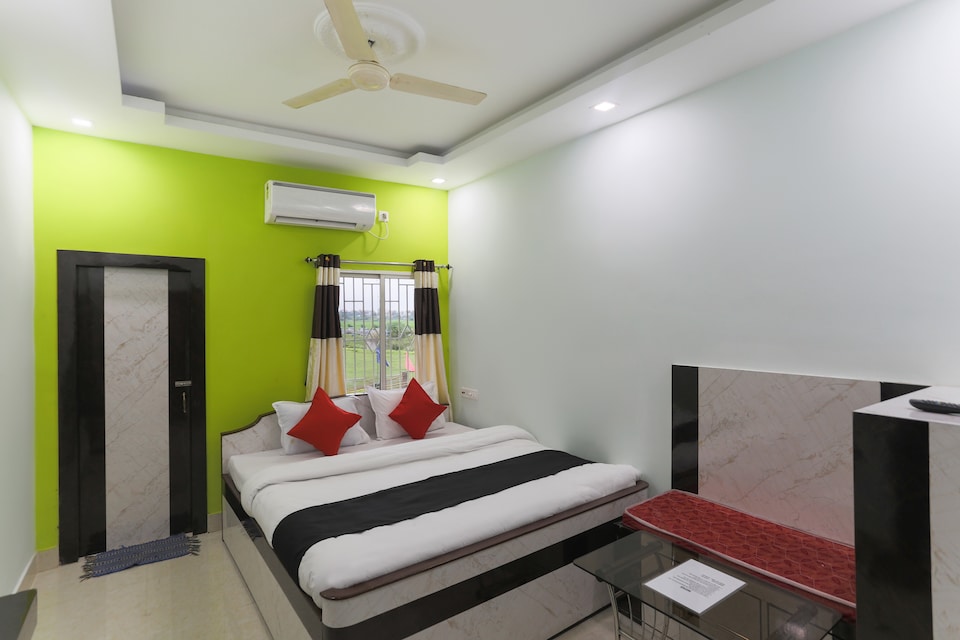 Capital O 61207 Puja International, Tarapith, Tarapith