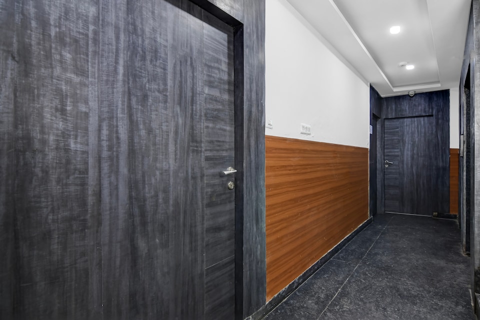 Hotel O Girish Park Metro Station Kolkata Formerly Babu Lal Soni Guest House, Sealdah Kolkata, Kolkata