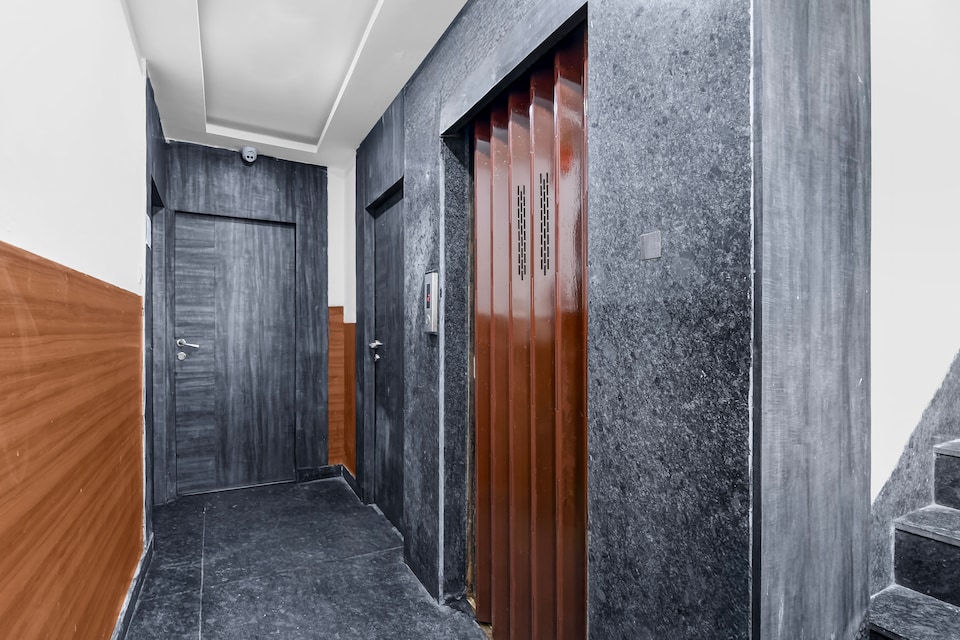 Hotel O Girish Park Metro Station Kolkata Formerly Babu Lal Soni Guest House, Sealdah Kolkata, Kolkata