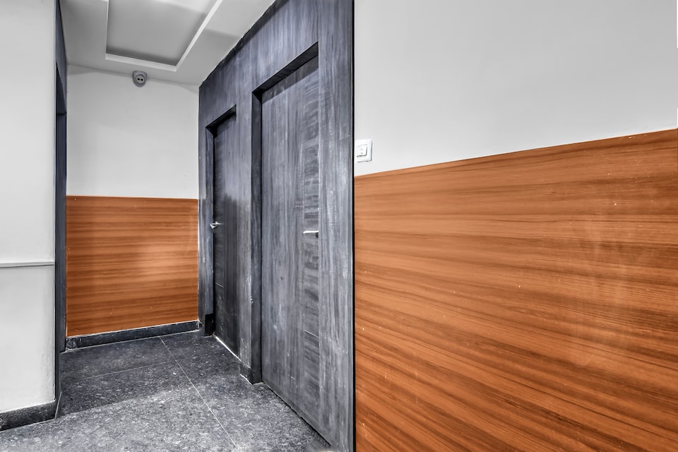 Hotel O Girish Park Metro Station Kolkata Formerly Babu Lal Soni Guest House, Sealdah Kolkata, Kolkata