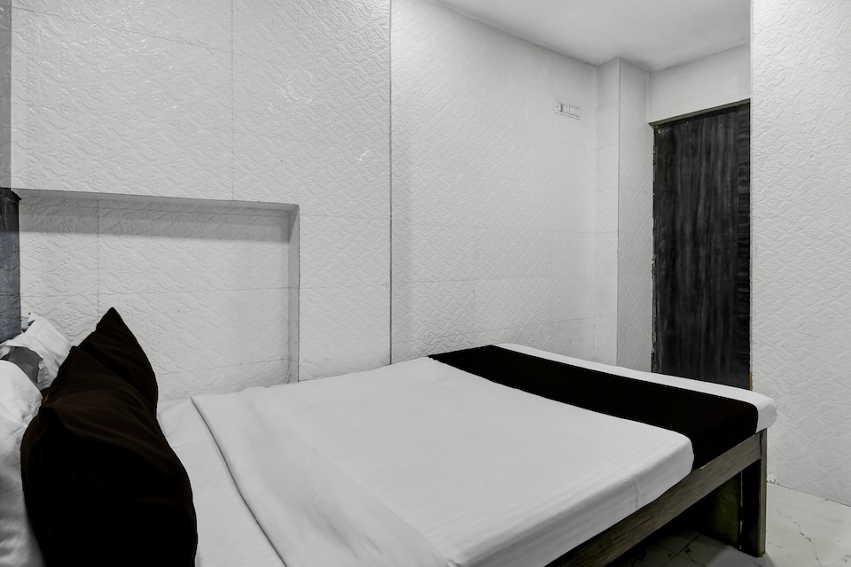 Hotel O Girish Park Metro Station Kolkata Formerly Babu Lal Soni Guest House, Sealdah Kolkata, Kolkata