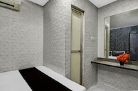 Hotel O Girish Park Metro Station Kolkata Formerly Babu Lal Soni Guest House