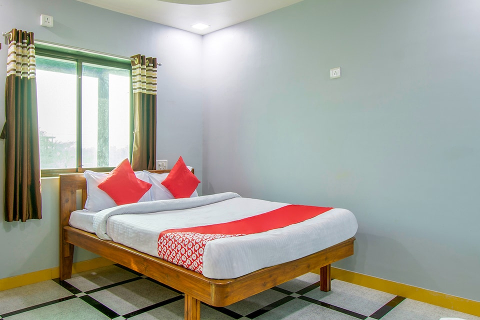 OYO 61242 Sk Restaurant And Lodging , Mangaon, Mangaon
