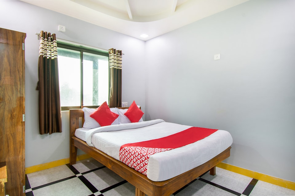 OYO 61242 Sk Restaurant And Lodging , Mangaon, Mangaon