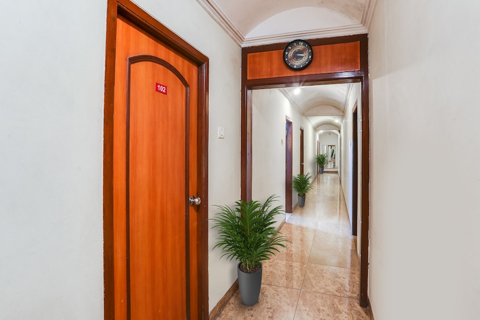 Collection O De Meridian Near Versova Beach, Andheri West, Mumbai