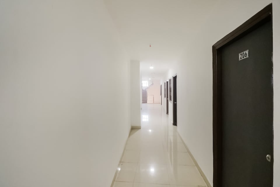 Capital O 61255 Divine Deluxe, Sultanpur, Sultanpur