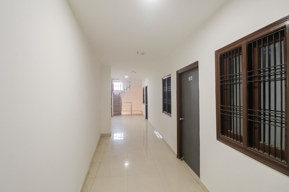 Capital O 61255 Divine Deluxe, Sultanpur, Sultanpur