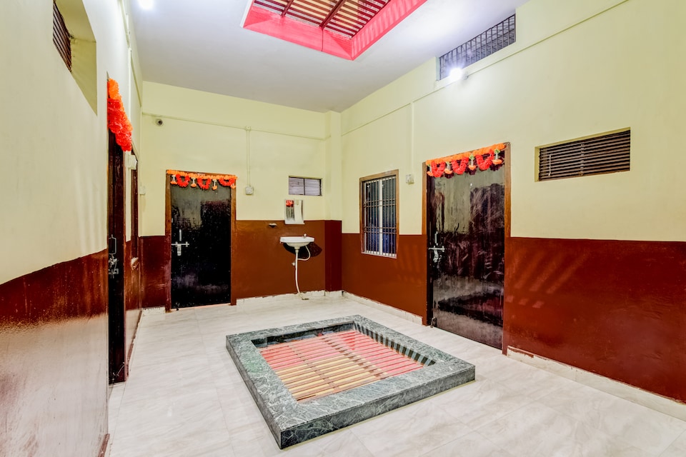 Flagship 61266 Shree Kashi Andhra Ashram, Lanka, Varanasi