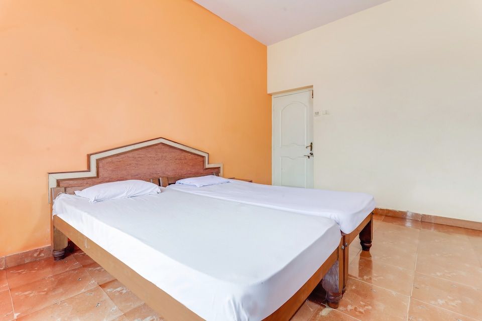 SPOT ON 61336 Poornima Railhotel, Kumta, Kumta