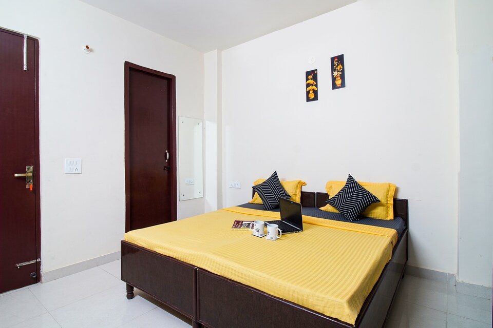 OYO LIFE GRG1735 Golf Course Rd, Golf Course Road, Gurgaon