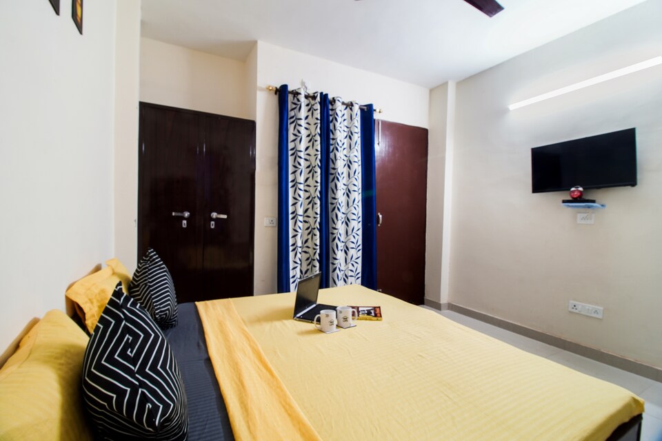 OYO LIFE GRG1735 Golf Course Rd, Golf Course Road, Gurgaon