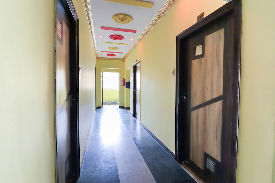 OYO 61387 Best Hotel, Charbagh Lucknow, Lucknow