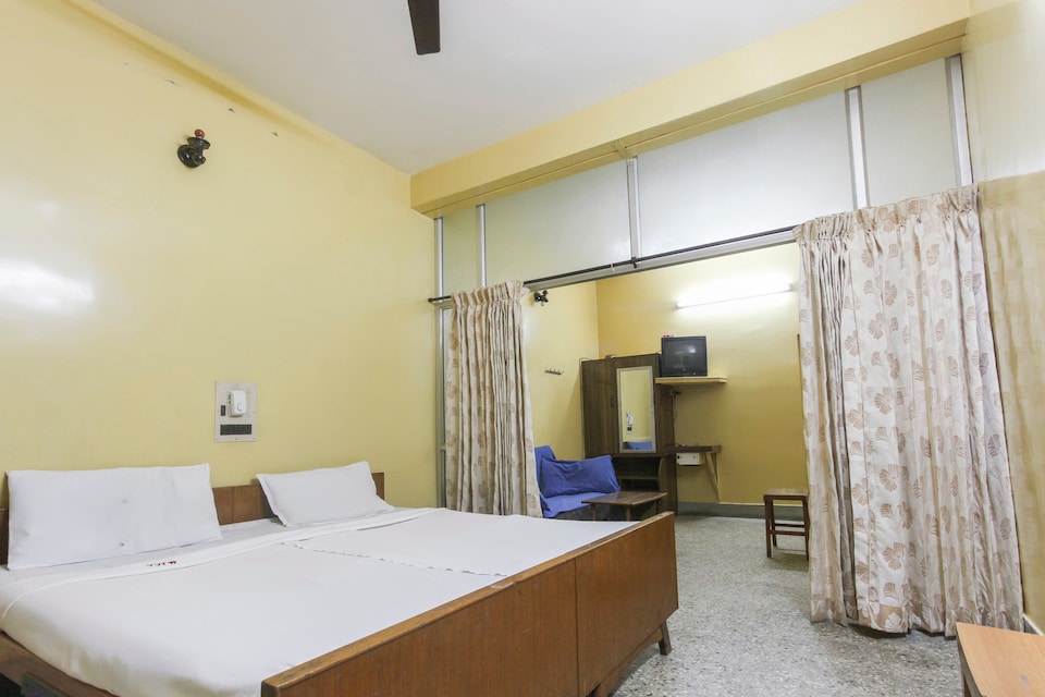 SPOT ON 61396 Sri Lakshmi Lodge , Erode Outskirt, Erode