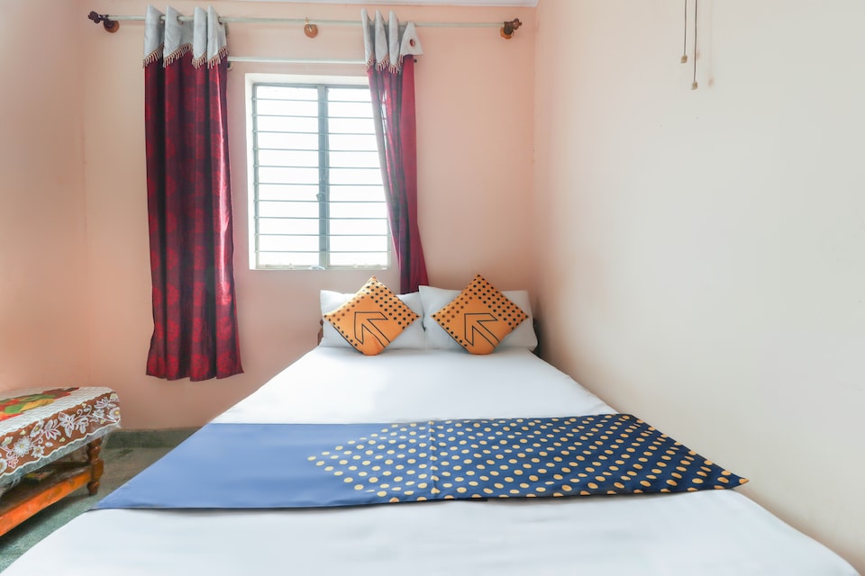 Hotel O Woodland Lodge, Peenya Bangalore, Bangalore