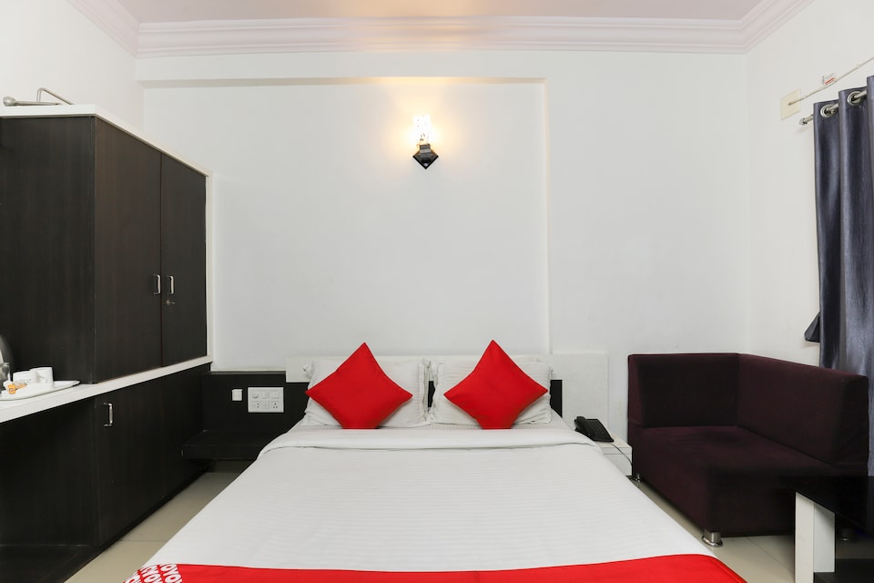 OYO 61424 Hotel Vrindavan, Rajula, Amreli