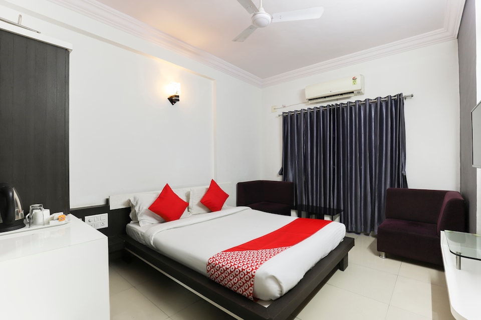 OYO 61424 Hotel Vrindavan, Rajula, Amreli