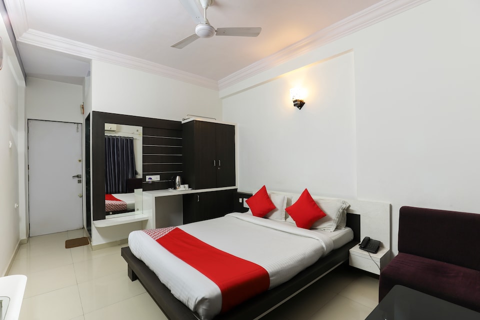 OYO 61424 Hotel Vrindavan, Rajula, Amreli