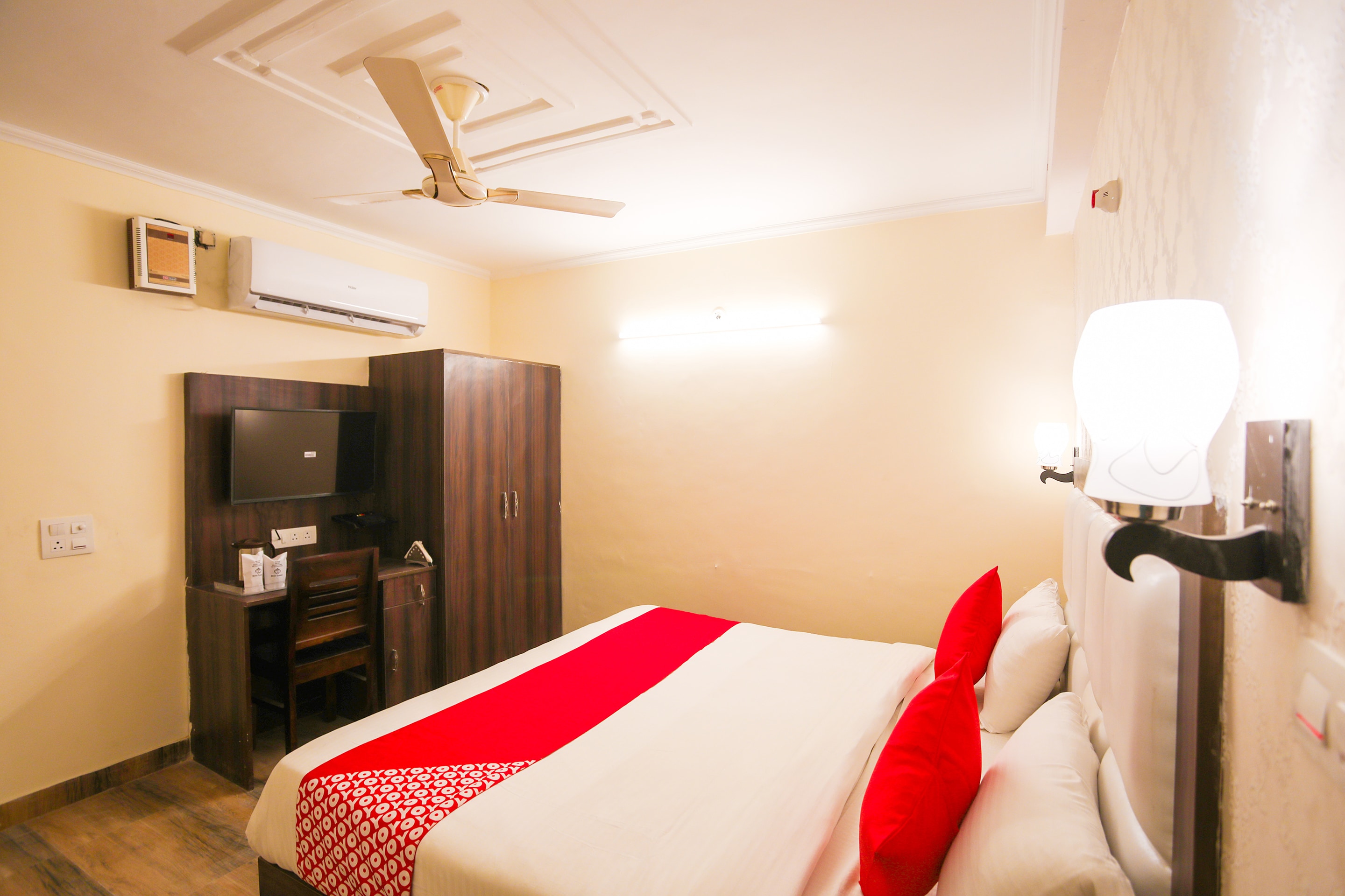 Hotel O Lazeeno, Flagship Faridabad, Book @ ₹902 - OYO