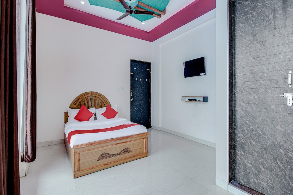 OYO 61449 Hotel Yash Lodging, Rahuri, Ahmednagar