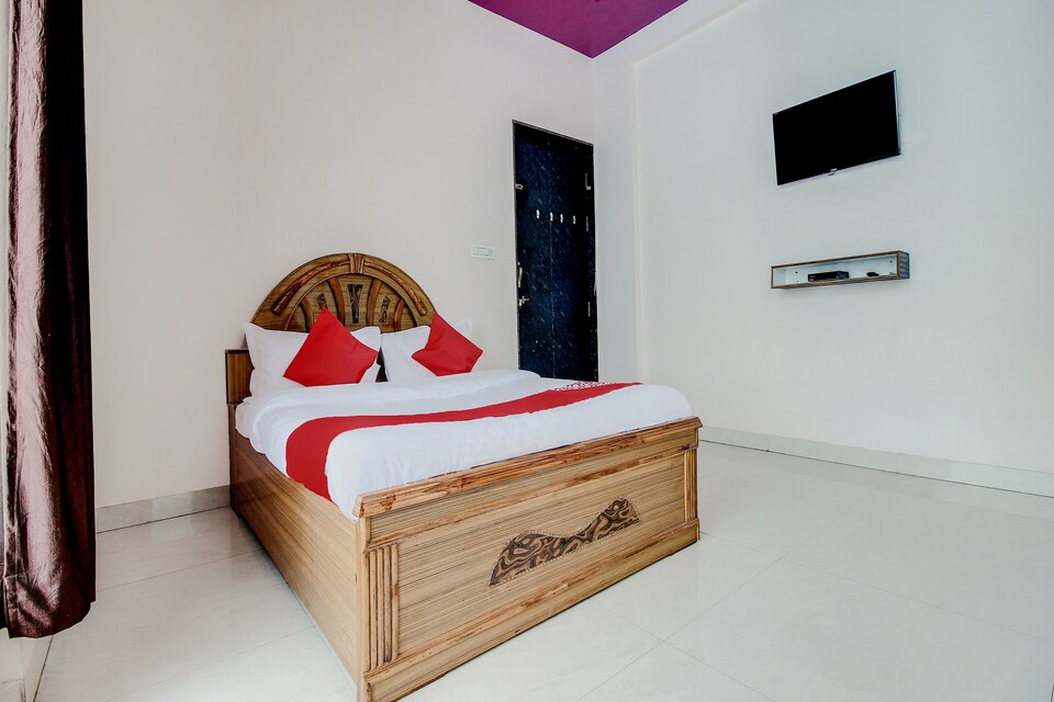 OYO 61449 Hotel Yash Lodging, Rahuri, Ahmednagar