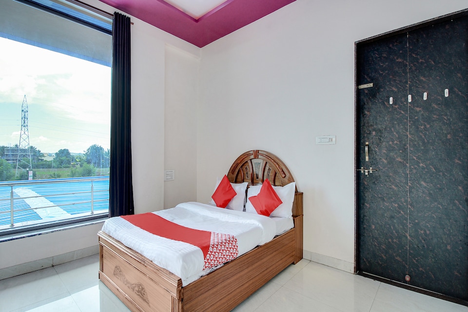 OYO 61449 Hotel Yash Lodging, Rahuri, Ahmednagar