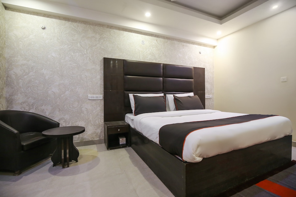 LIVE as LCK2563, Charbagh Lucknow, Lucknow