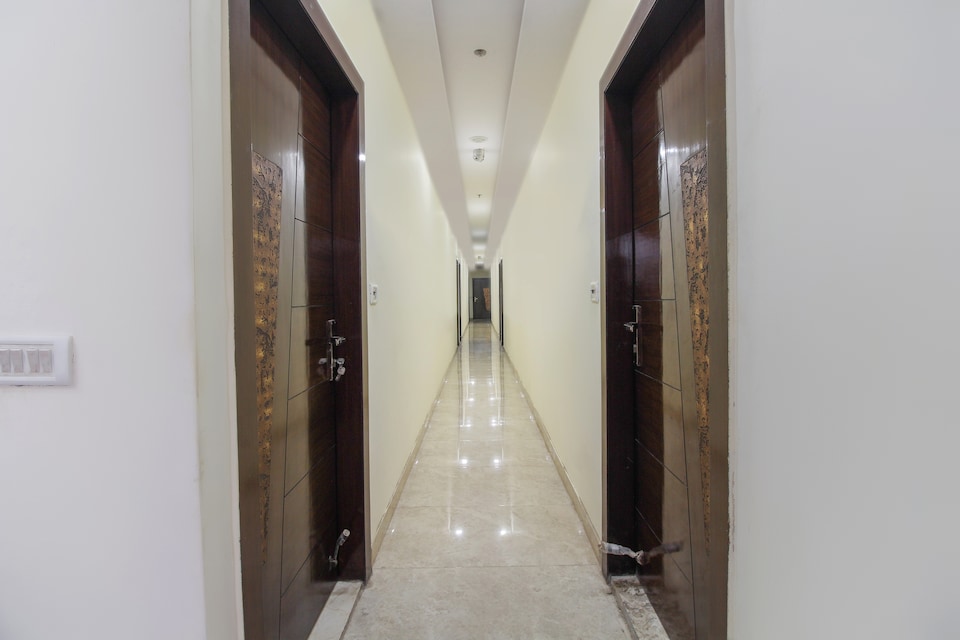 Capital O 61459 Hotel Premanil - A Business Hotel, Corporate Complex, Agra
