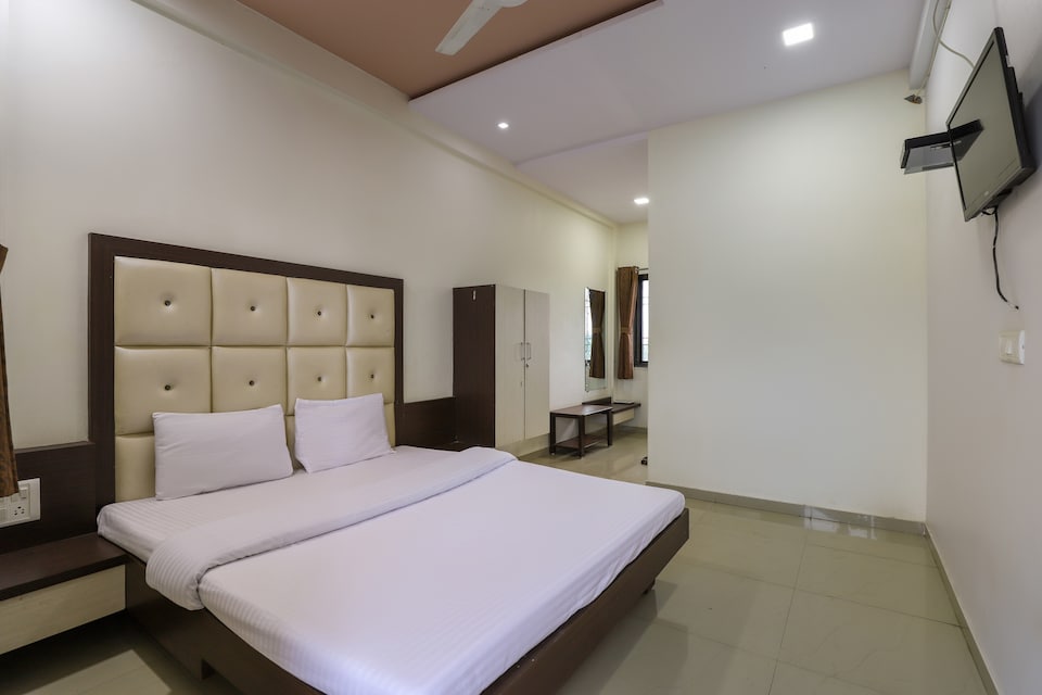 SPOT ON 61486 Silver Guest House , Petlad Road Nadiad, Nadiad